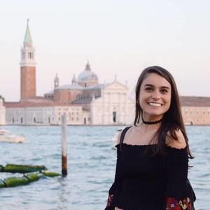 Meet your Posher, Maya